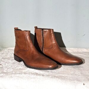 Johnston & Murphy Men's Boot-  Size 13-  Like NEW